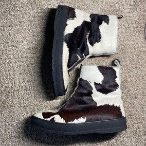 Swiss-made winter boots with black/white cowhide, sheepskin lining.
